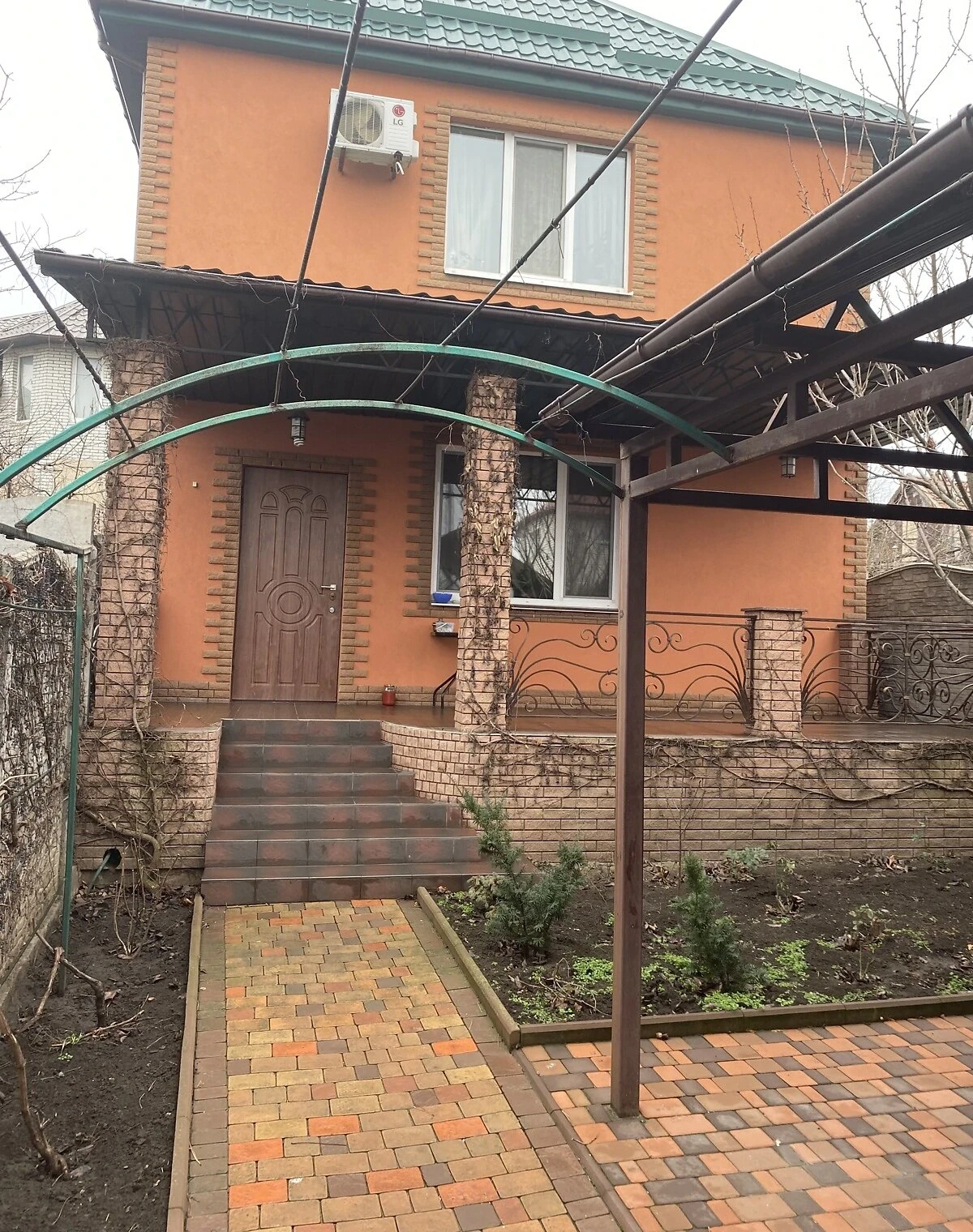 Будинок, Шевченківський: гараж, бесідка, 2.7 сотки