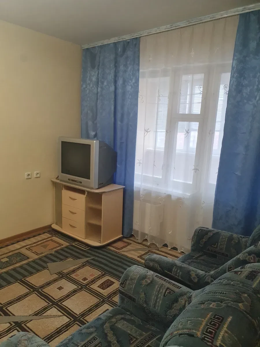 1-кімнатна квартира, Комунарський: чиста, з косметичним ремонтом, фото 2
