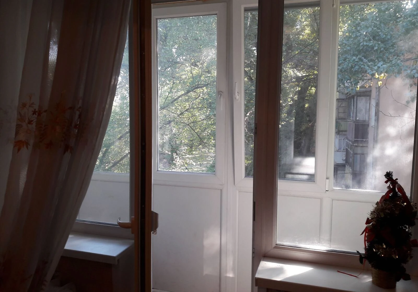 2-кімнатна квартира, Кривий Ріг: кухня 10 м², косметичний ремонт, фото 5
