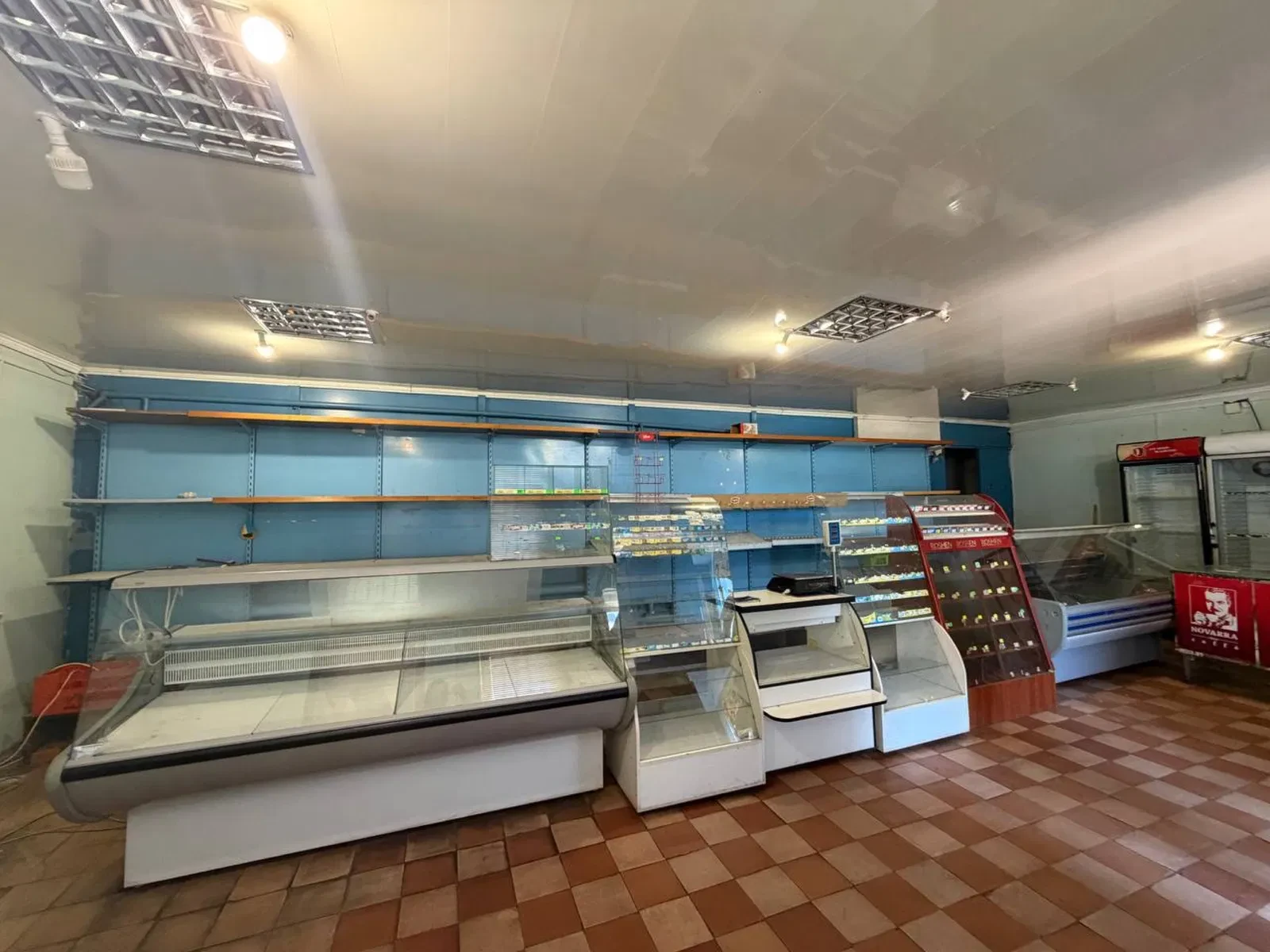 Здание, Сошников: продуктовый магазин, огороженная территория, фото 4
