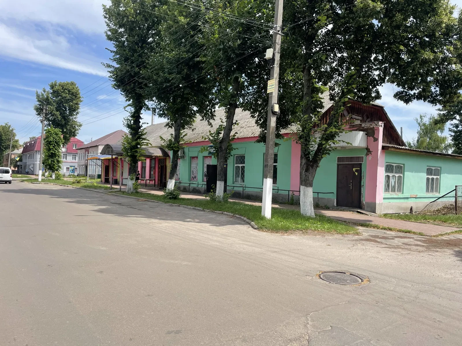 Магазин в центре города: фасадное помещение, санузел, фото 2