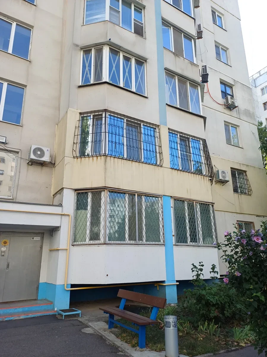 2-кімнатна квартира, Хаджибейський: дві лоджії, косметичний ремонт