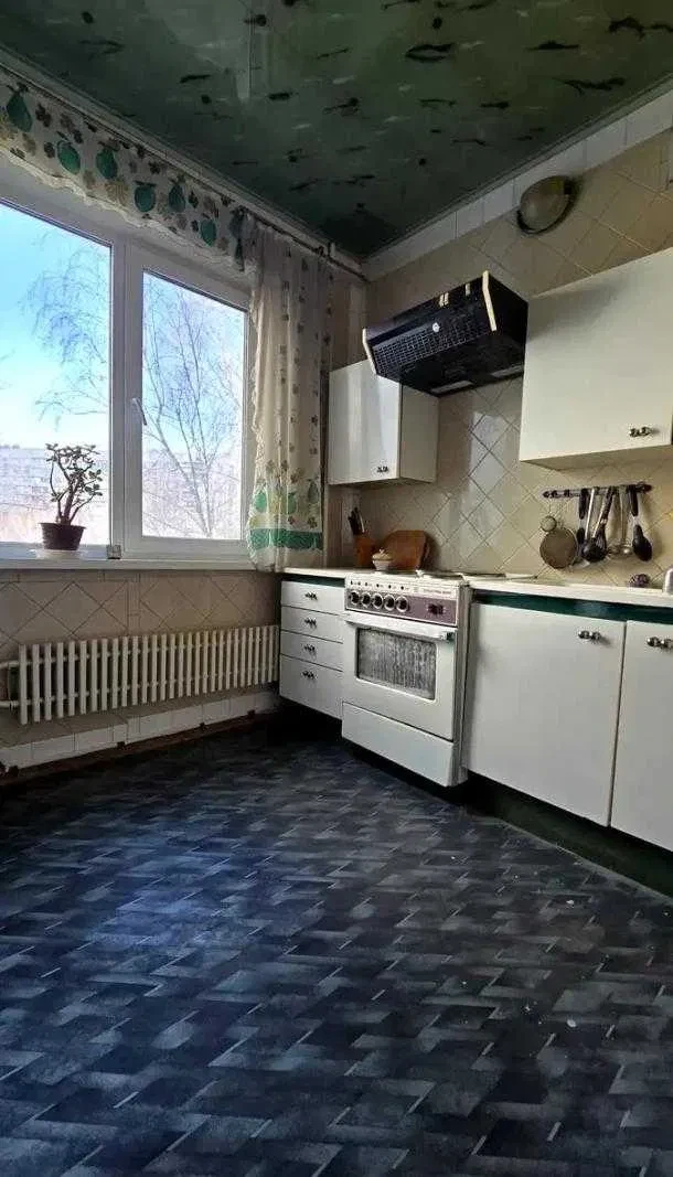 3-кімнатна квартира, Шевченківський: стан жилий, метро Перемога 5 хв, фото 3
