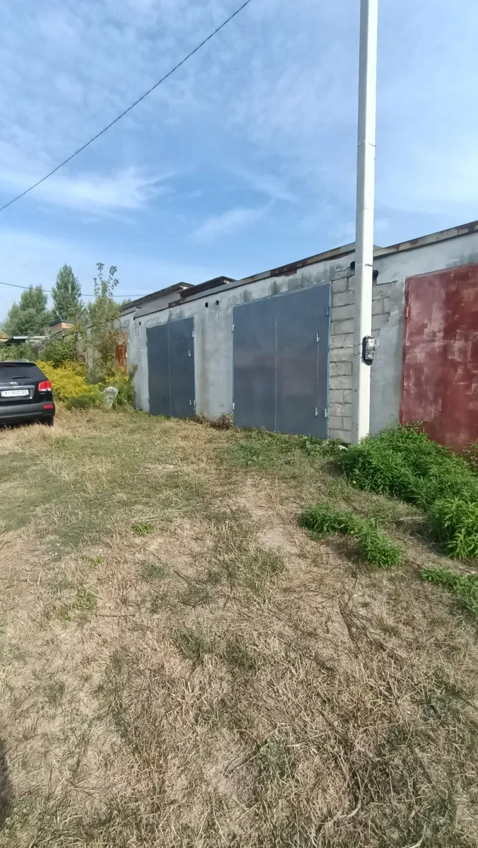 Два гаража, Васильков: пеноблок, металлические ворота