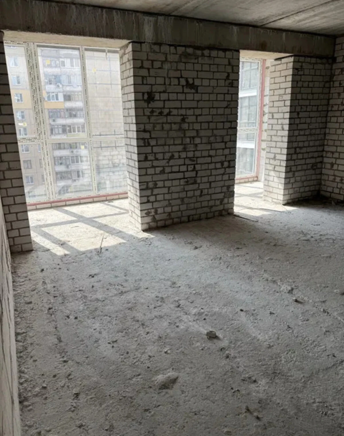 5-кімнатна квартира, Самар: кухня 20 м², цегляні стіни, закритий двір - фото 3