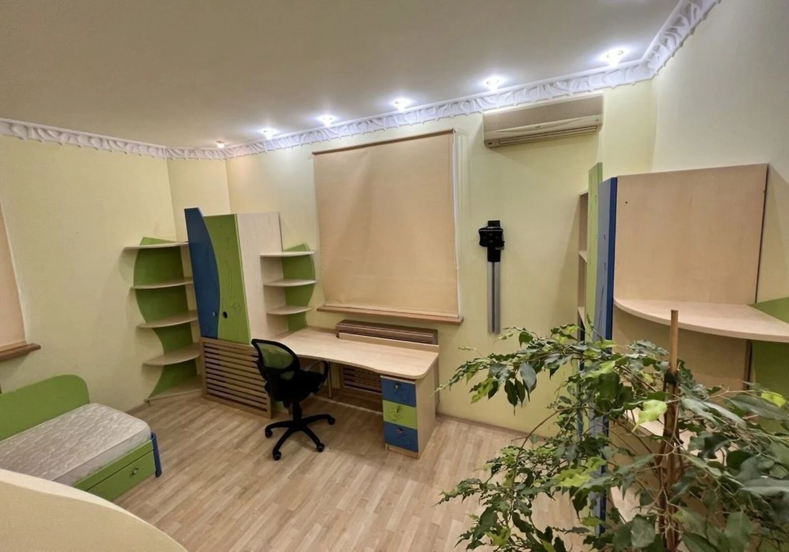 3-кімнатна квартира, Нагорний: кухня 20 м², внутрішній двір - фото 3