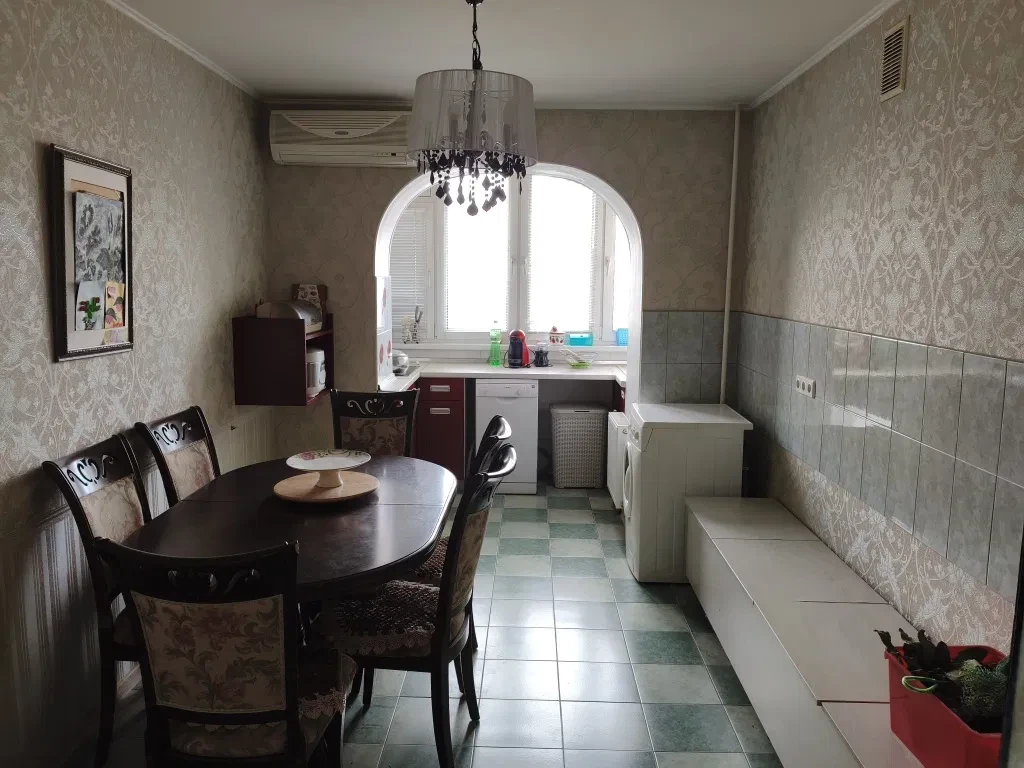 3-кімнатна квартира, Черкаси: кухня 14,9 м², паркувальне місце - фото 4
