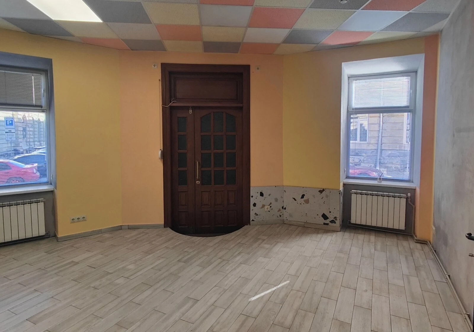 Приміщення, Центр: фасадне, під магазин, укриття в будинку - фото 3