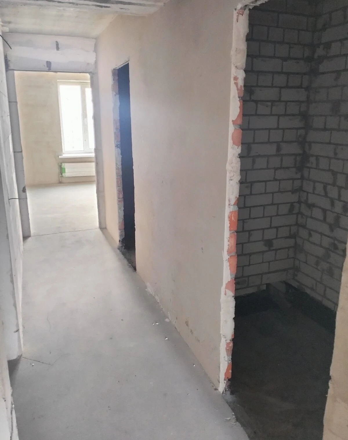 2-кімнатна квартира, Новозаводський: цегляні стіни, внутрішній двір - фото 2