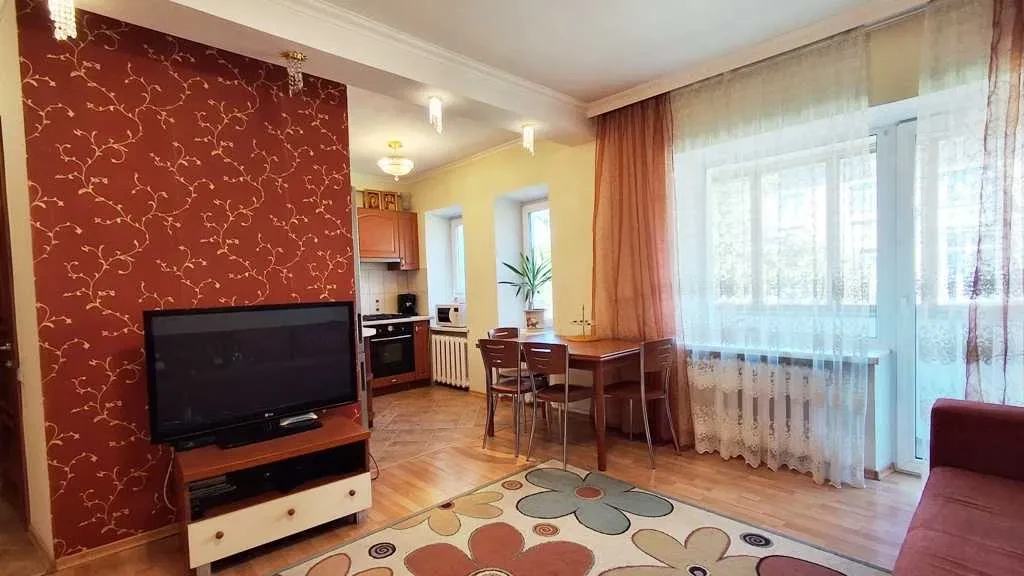 3-кімнатна квартира, Печерський: вид на Лавру, газова плита - фото 3