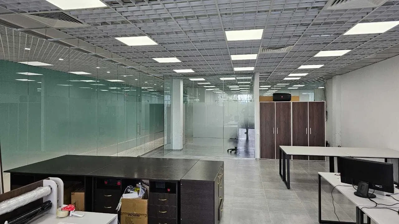 Офіс у БЦ Lake Plaza: прямий вихід із метро, open space, панорамні вікна - фото 2