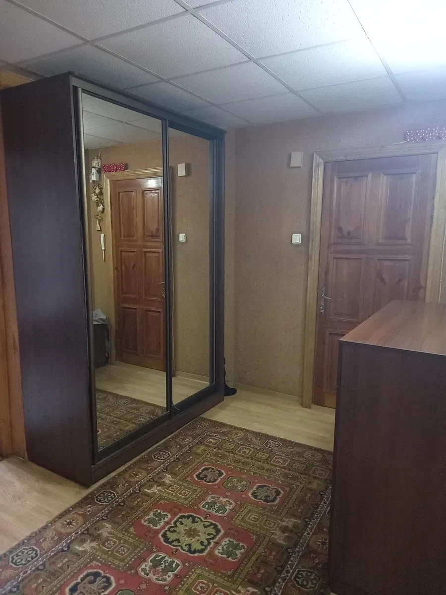 3-комнатная квартира, Шахтостроителей: газовое отопление, балкон - фото 1
