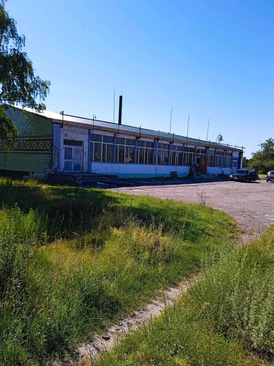 Магазин, Любешів: ремонт даху, 2400 м² приватної землі - фото 3