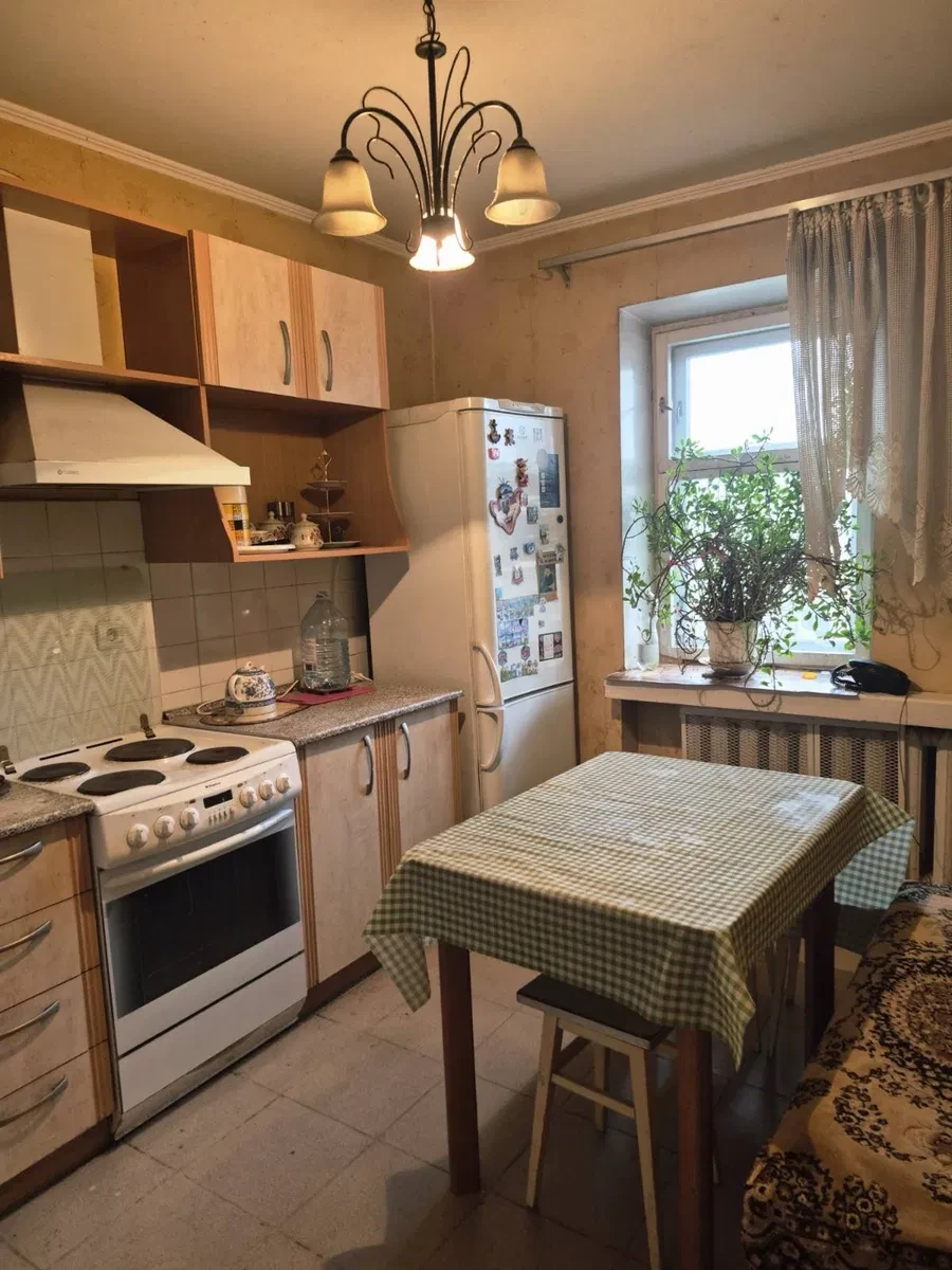 3-кімнатна квартира, Дарницький: метро поруч, меблі й техніка - фото 3
