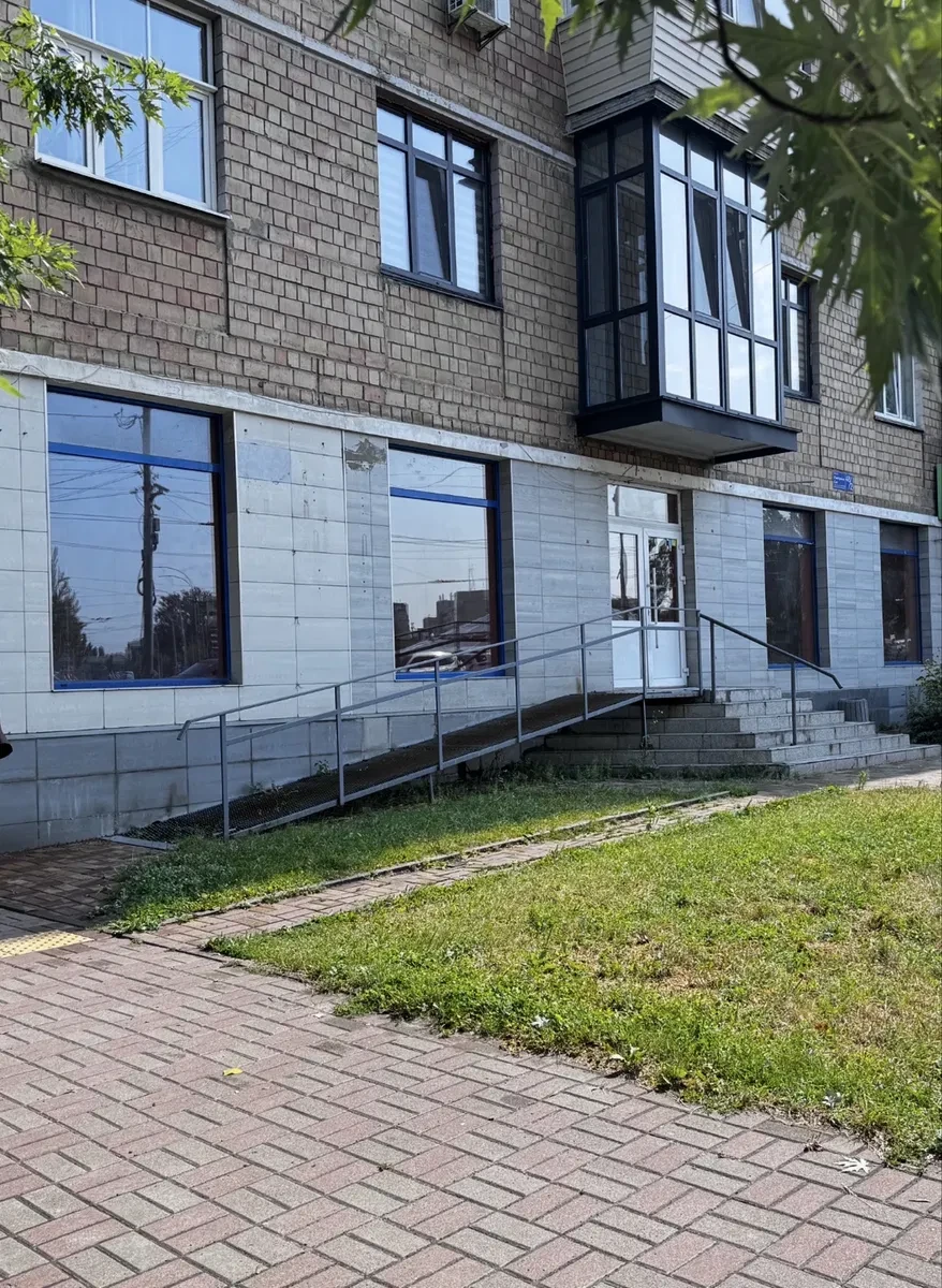 Приміщення, Солом'янський: фасадний вхід, 11 кВт, санвузол