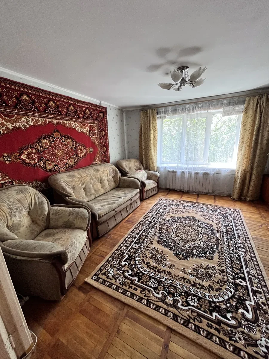 2-кімнатна квартира, Крюків: з холодильником і плитою - фото 1
