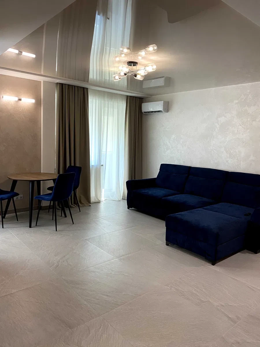 2-кімнатна квартира, Печерський: метро Олімпійська, після ремонту