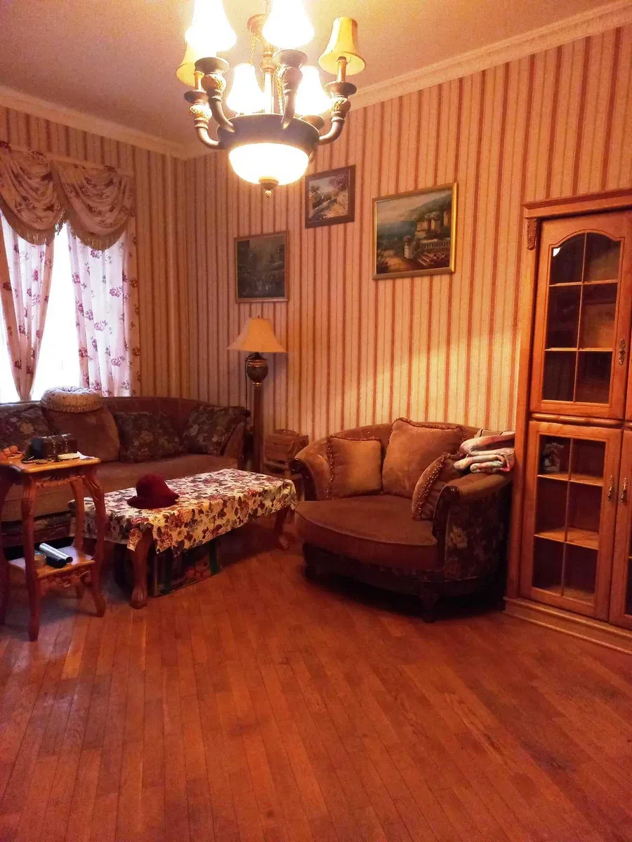 2-кімнатна квартира, Подільський: євроремонт, лоджія, метро 700 м