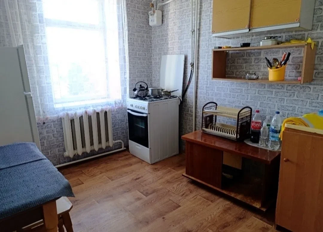 1-кімнатна квартира, Богунія: кімната з нішею, цегляний будинок, фото 1