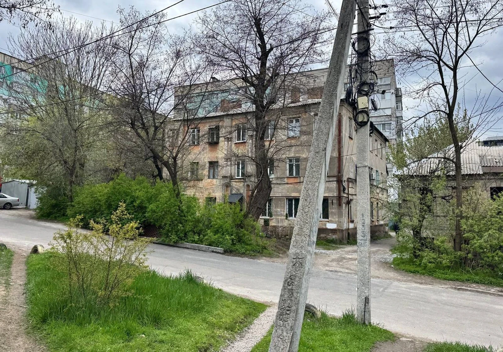 2-кімнатна квартира, Проспект Поля: цегляні стіни, внутрішній двір - фото 4