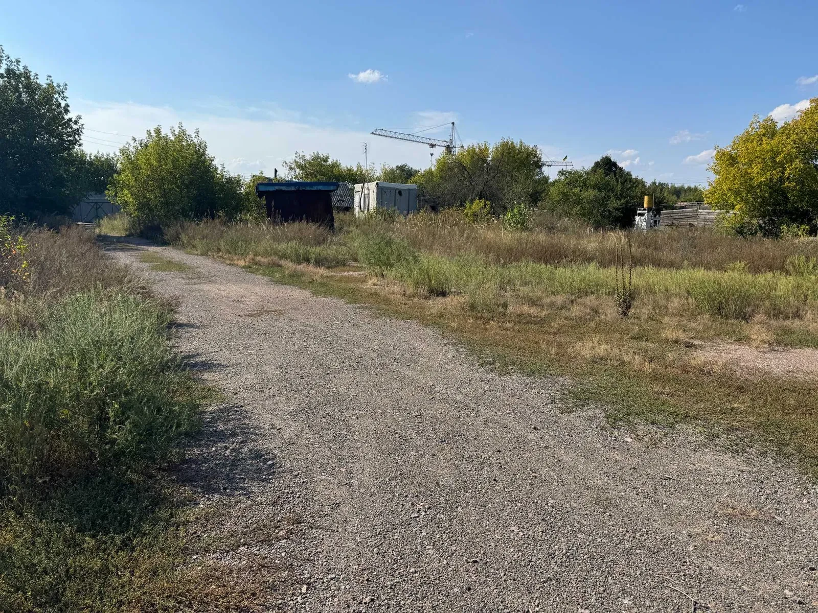 Ділянка 55 соток, Забуяння: свердловина, вагончик, відеоспостереження