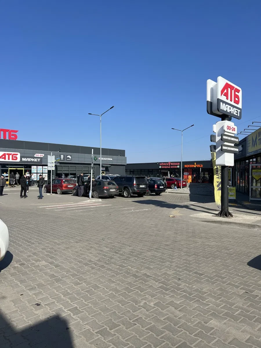 Торговые помещения, Черняхов: до 25 кВт, три фазы, АТБ рядом - фото 1