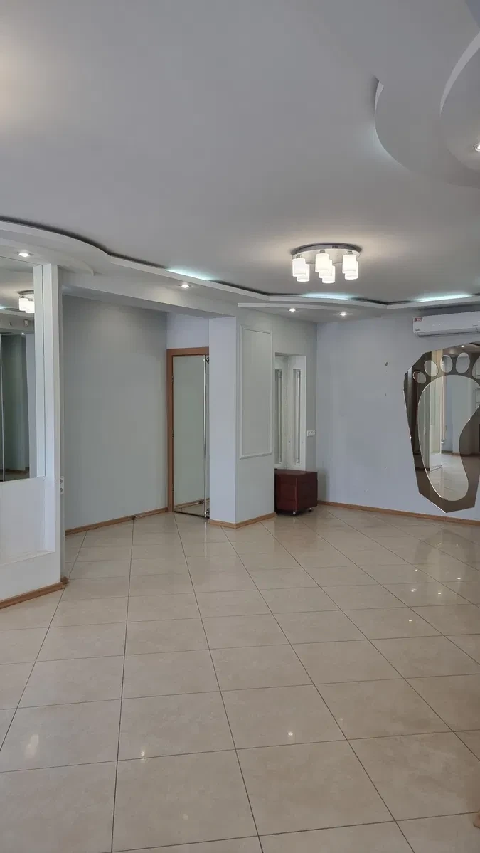 Магазин, 95 квартал: дизайнерський ремонт, власна парковка, фото 5