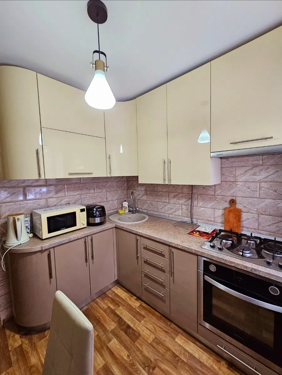 2-кімнатна квартира, центр: продаж частини, косметичний ремонт, фото 2