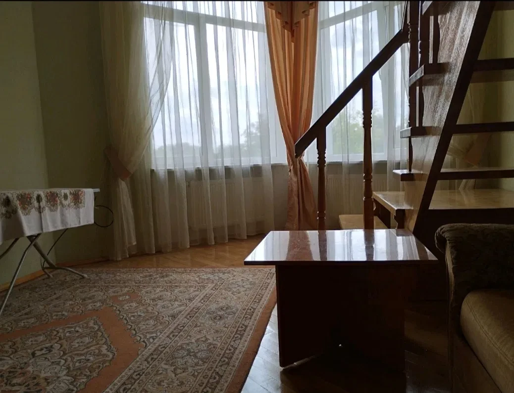 4-кімнатна квартира, ЛПЗ: дворівнева, паркувальне місце, фото 2