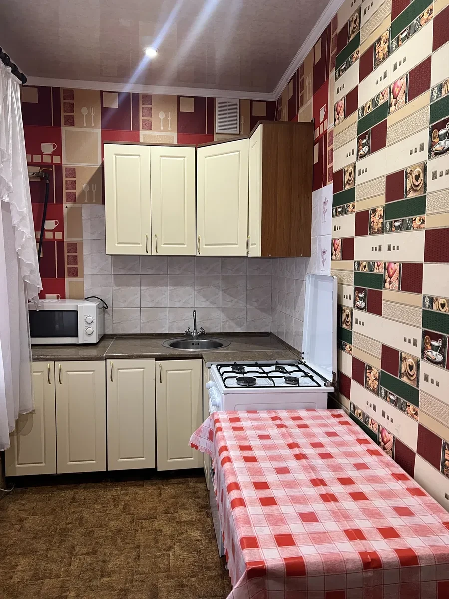 3-комнатная квартира, Краматорск: долгосрочная аренда, первый этаж