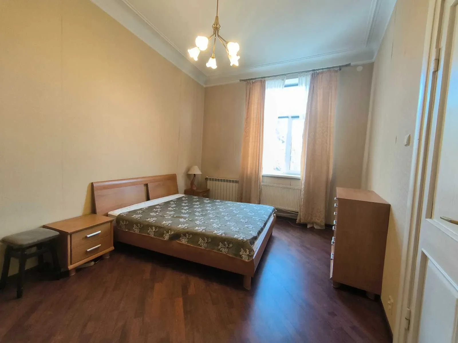 2-кімнатна квартира, Франківський: біля Політехніки, великий балкон