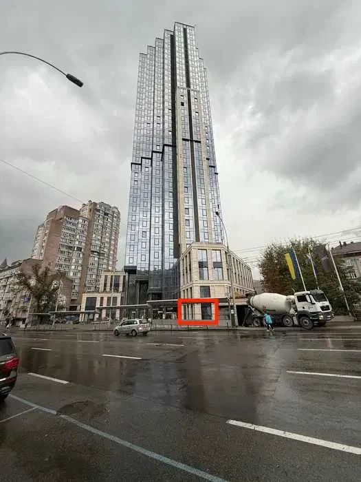 Приміщення у ЖК A136: фасадний вхід, стеля 4 м - фото 3