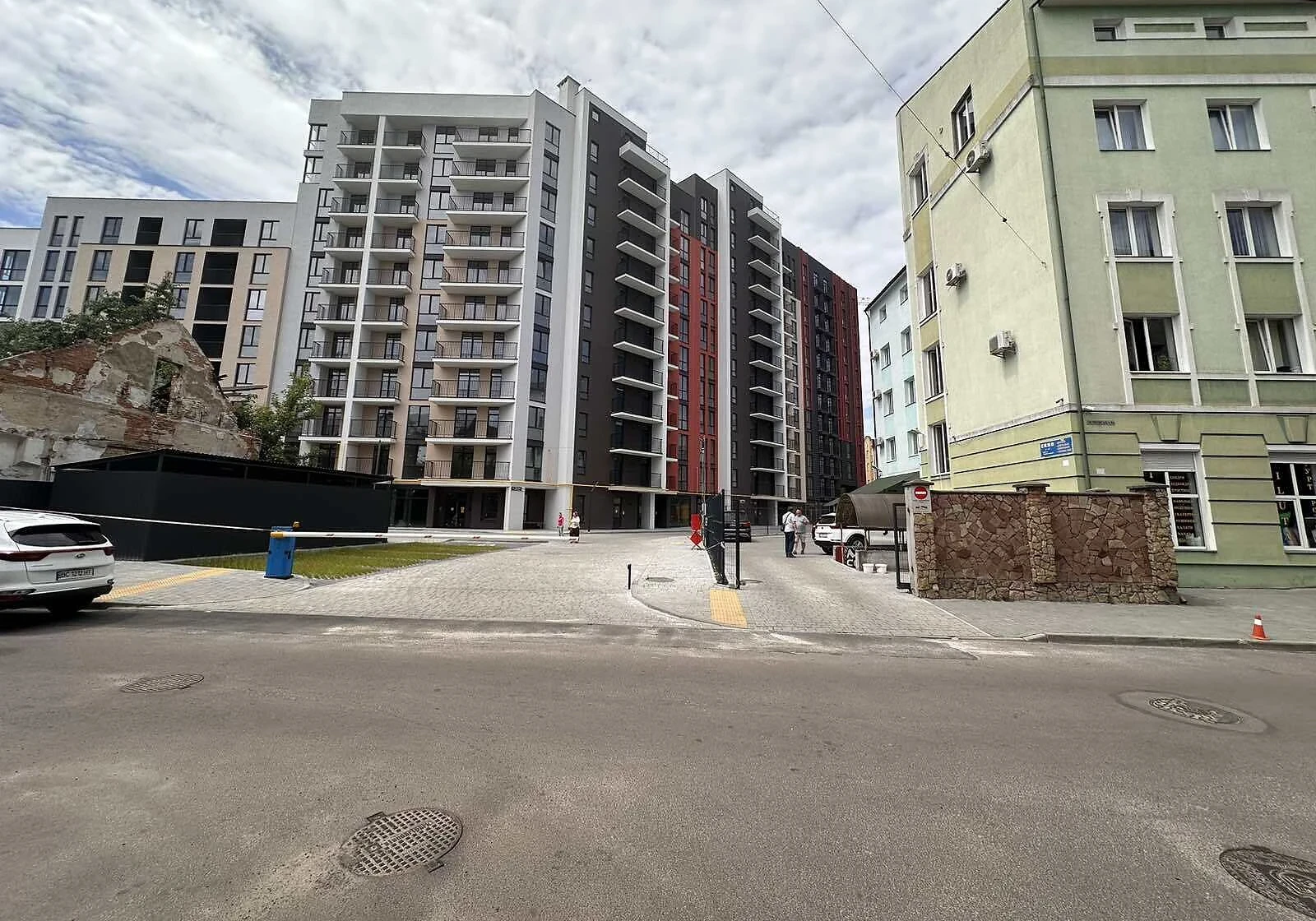 Помещение, Подзамче: укрытие в доме, фасадное, фото 3