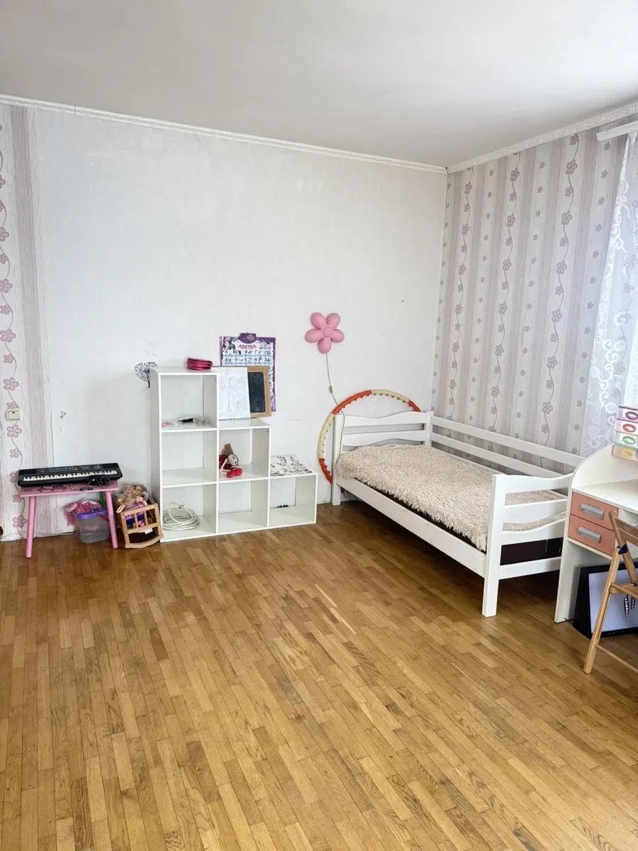 3-кімнатна квартира, Славута: мансарда, кухня-вітальня, автономне опалення - фото 2