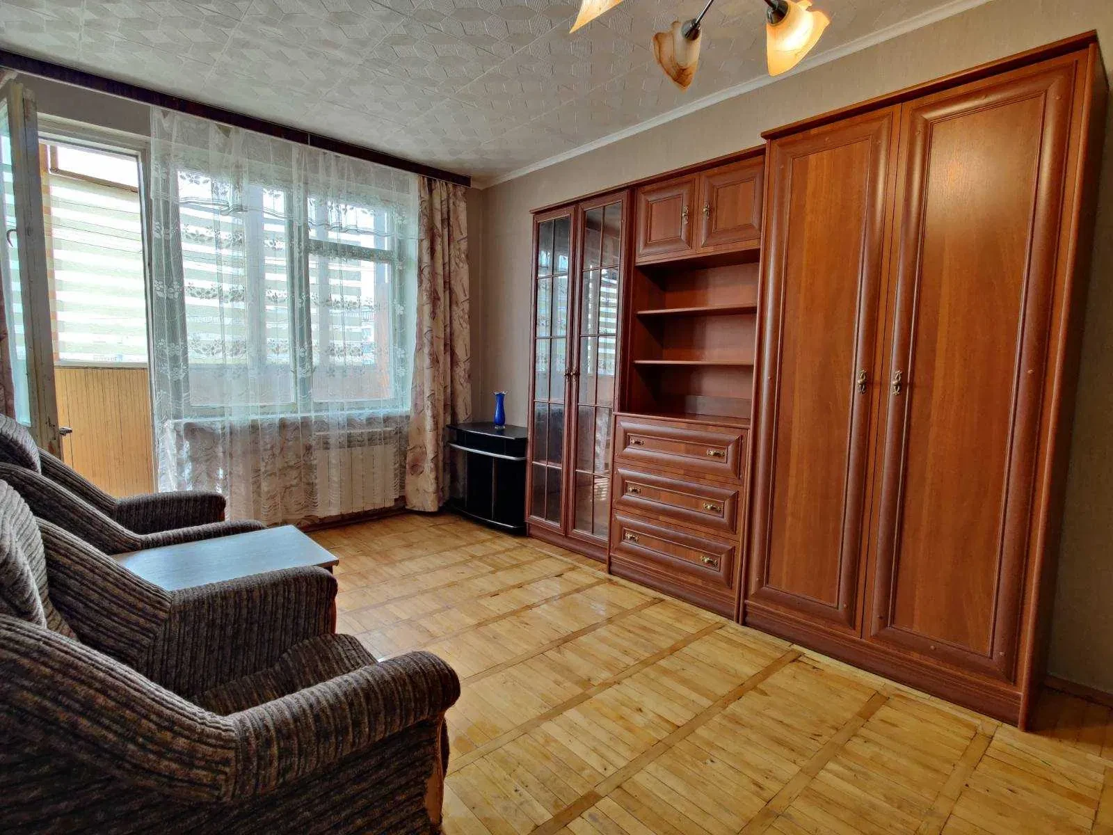 1-кімнатна квартира, Деснянський: до метро 10 хв, засклений балкон, фото 2