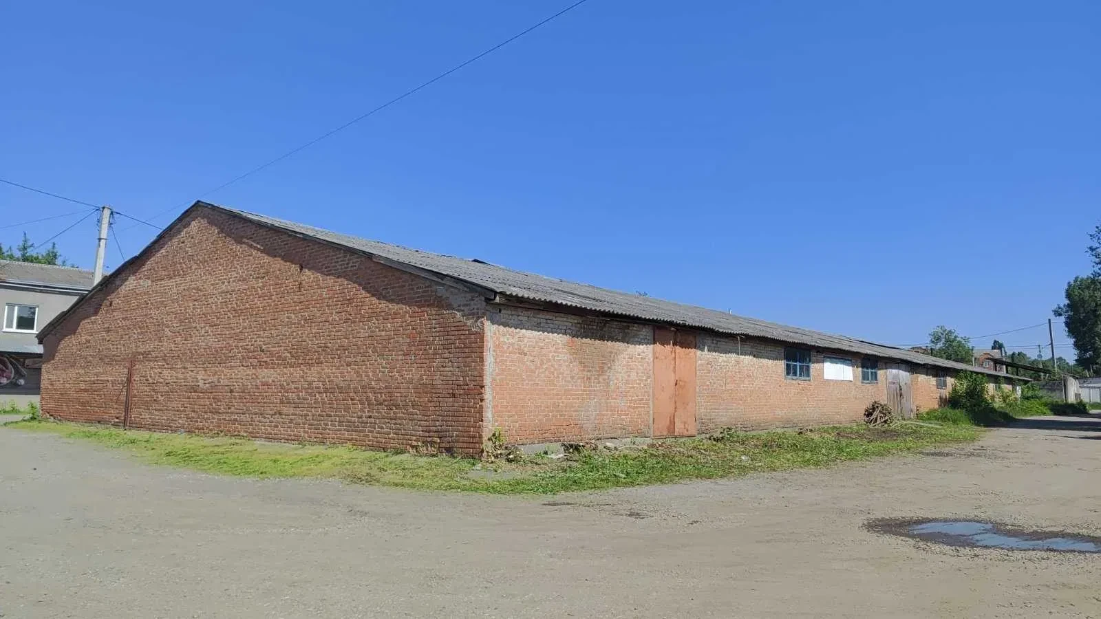 Склад в Лубнах: асфальтированный, электросеть 380 В