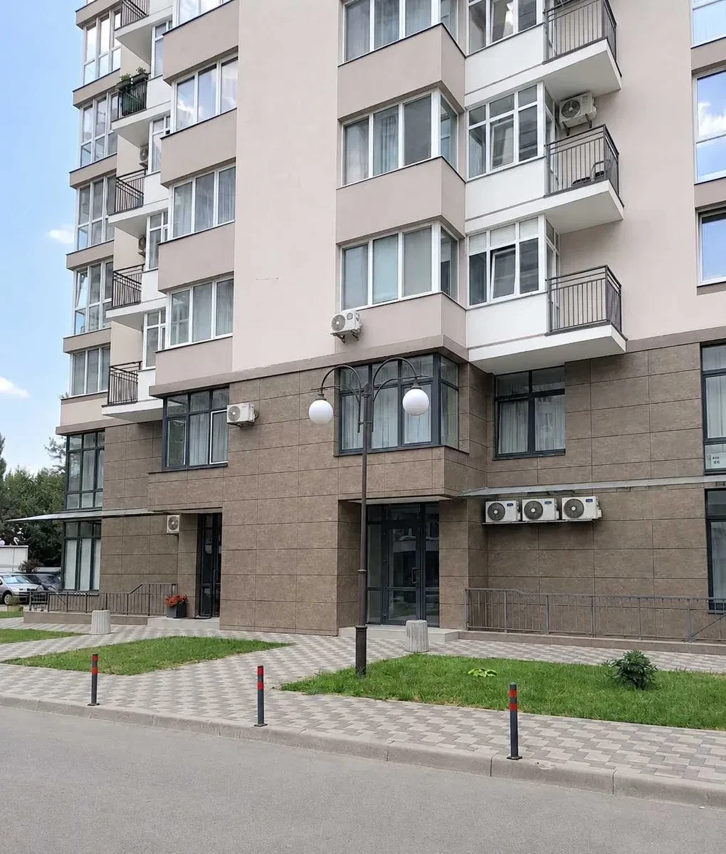 Фасадне приміщення у ЖК «Лісовий квартал»: якісний ремонт, вітринні вікна - фото 2