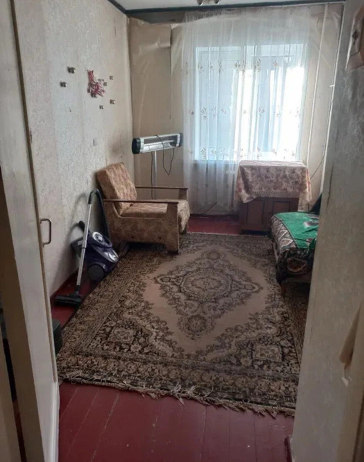 3-комнатная квартира, Конотоп: балкон, кирпичные стены, фото 2