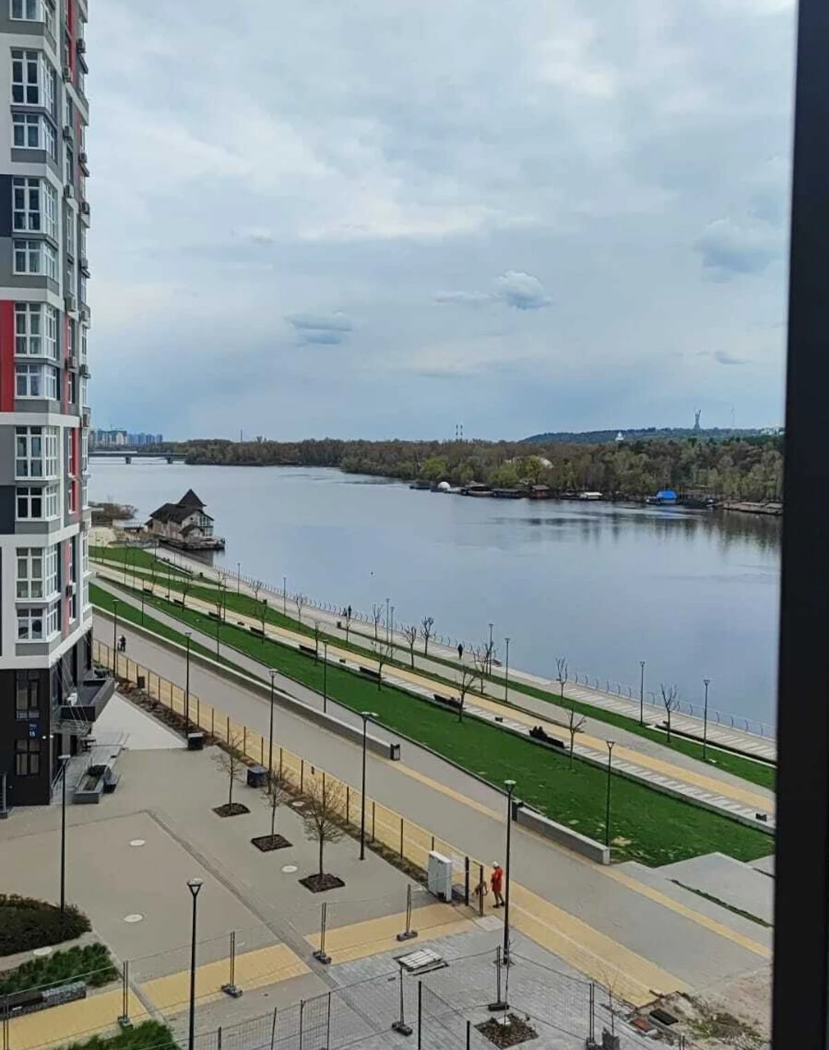 1-кімнатна квартира, Дніпровський: кухня-студія, панорамні вікна - фото 2