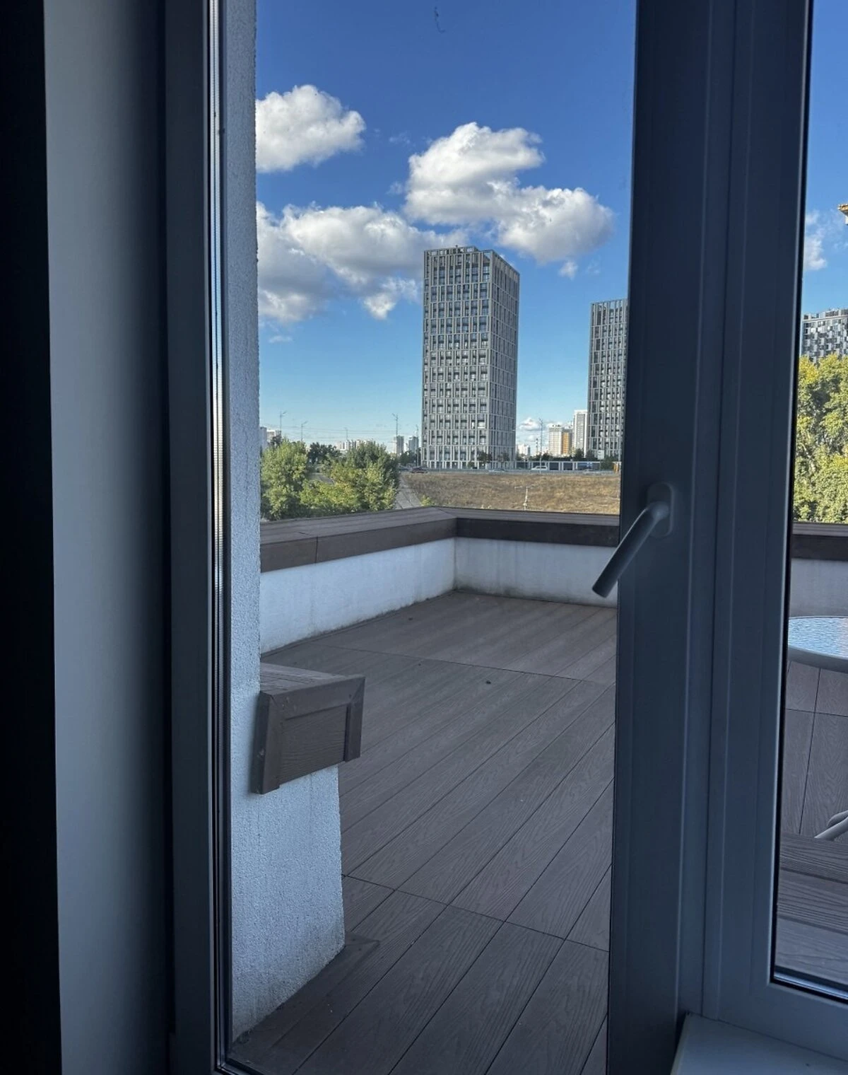 2-кімнатна квартира, Дарницький: тераса, інтернет і ліфт без світла - фото 2