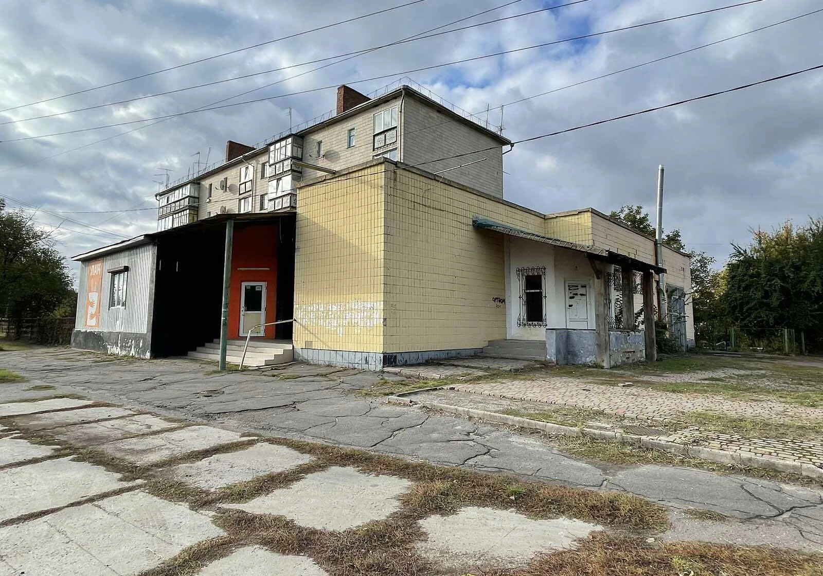 Приміщення, Заводське: під магазин, у житловому будинку - фото 1