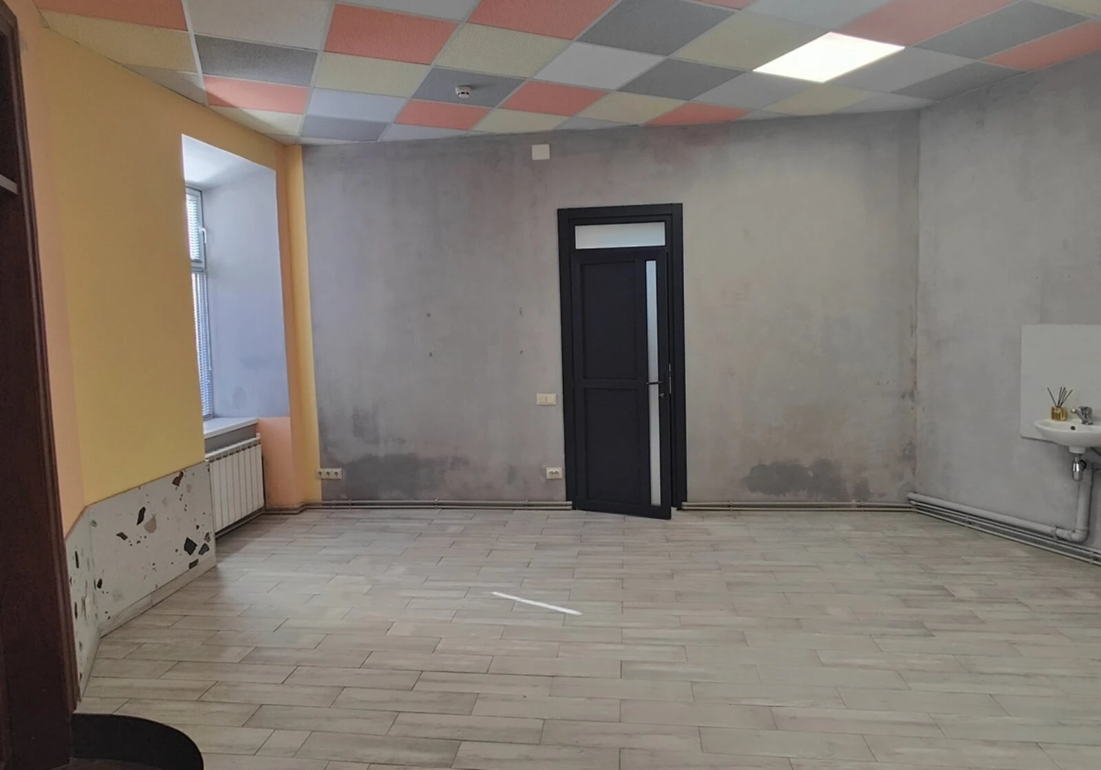 Приміщення, Центр: фасадне, під магазин, укриття в будинку - фото 2