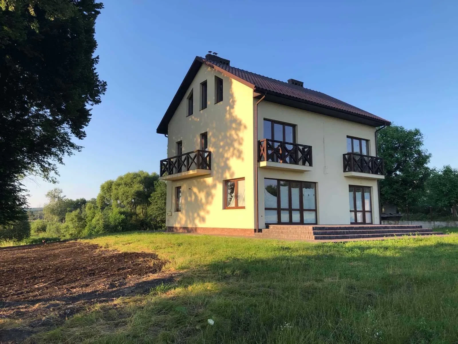 Будинок, Бродки: ставок, 50 м до лісу