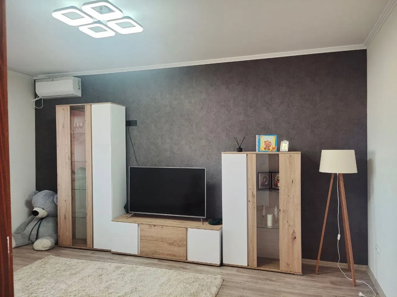 2-кімнатна квартира, Суми: сучасний ремонт, меблі та техніка, краєвид, фото 2