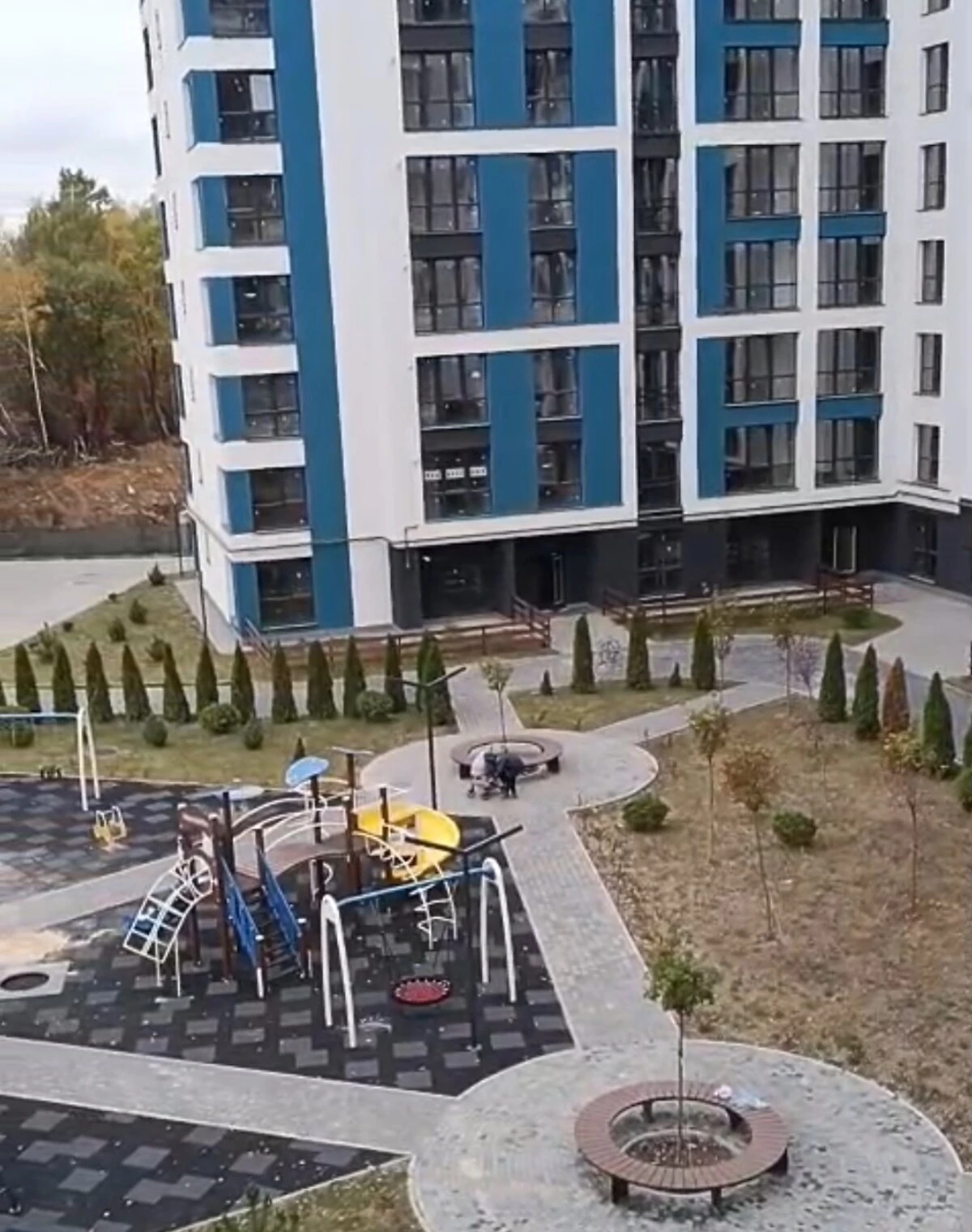2-комнатная квартира, Ивано-Франковск: закрытый двор - фото 1