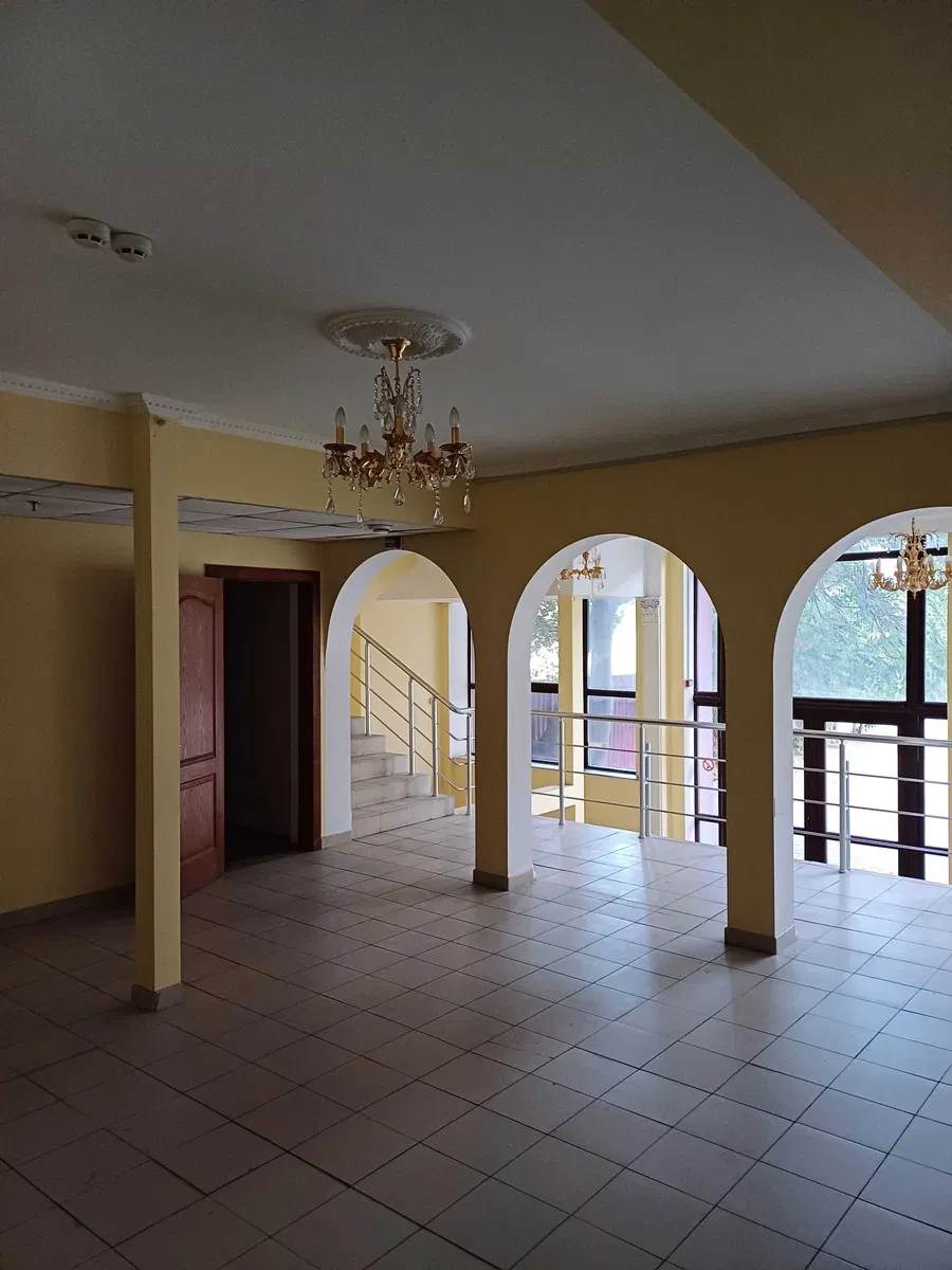 Офис, Приморский: кабинетная планировка, парковка под офисом - фото 2