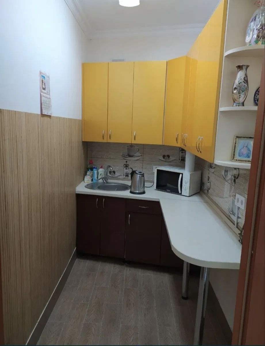 Офіс, Личаківський: дві ізольовані кімнати, садок і парковка