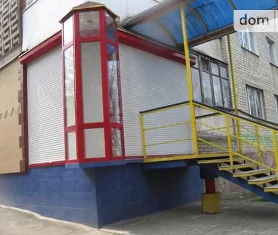 Помещение, Ровно: фасад, два отдельных выхода