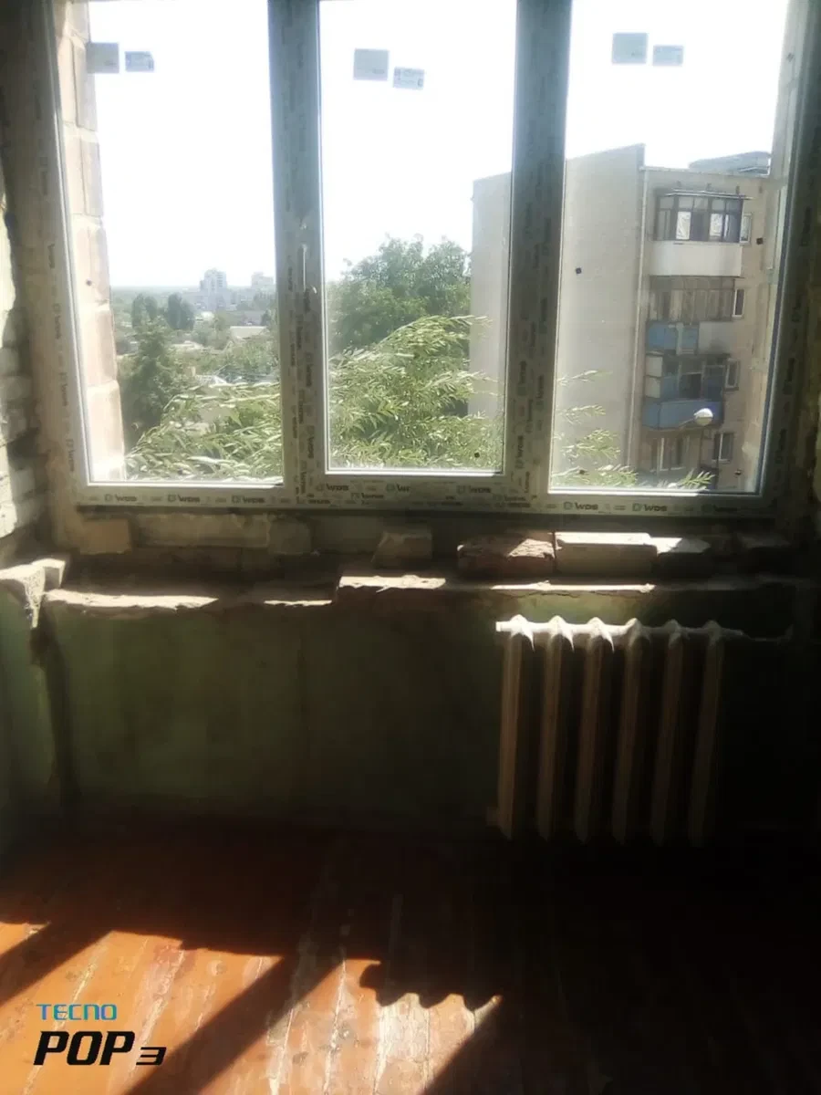 Гостинка, Залютино: под ремонт, новое окно, новые входные двери - фото 4