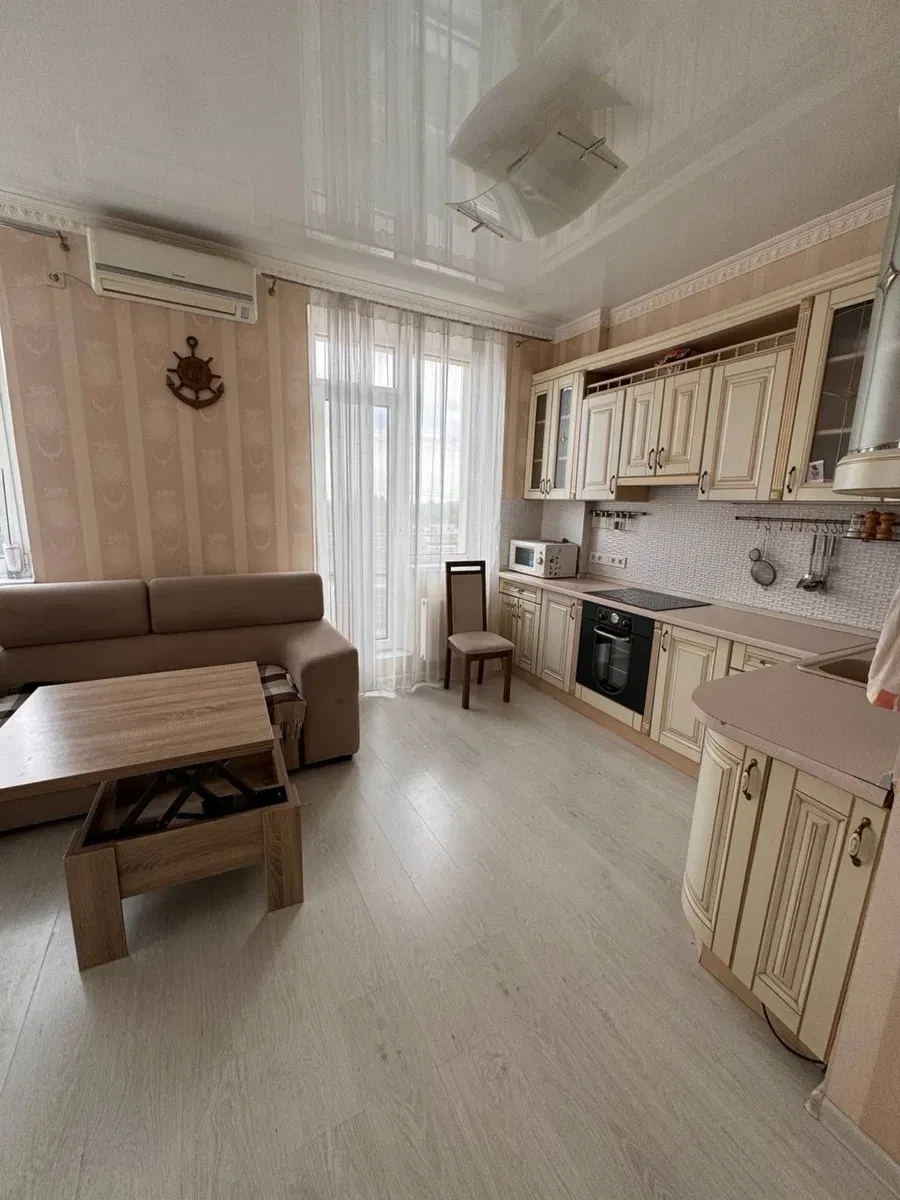1-кімнатна квартира у ЖК Кадор: кухня 25 м², ліфти працюють без світла
